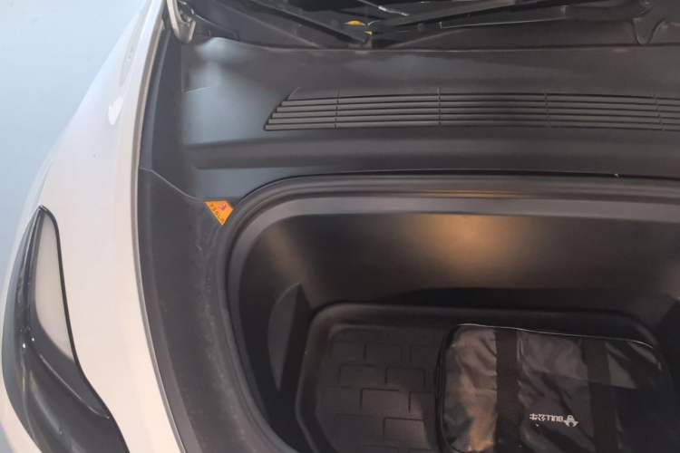 Used Tesla Model Y 2022 Rear-Wheel-Drive Version Engine Bay Right