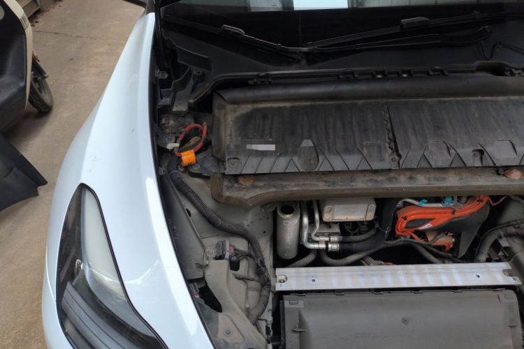 Used Tesla Model Y 2022 Rear-Wheel-Drive Version Engine Bay Right