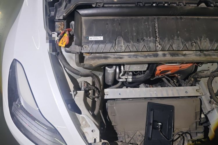 Used Tesla Model Y 2022 Rear-Wheel-Drive Version Engine Bay Right