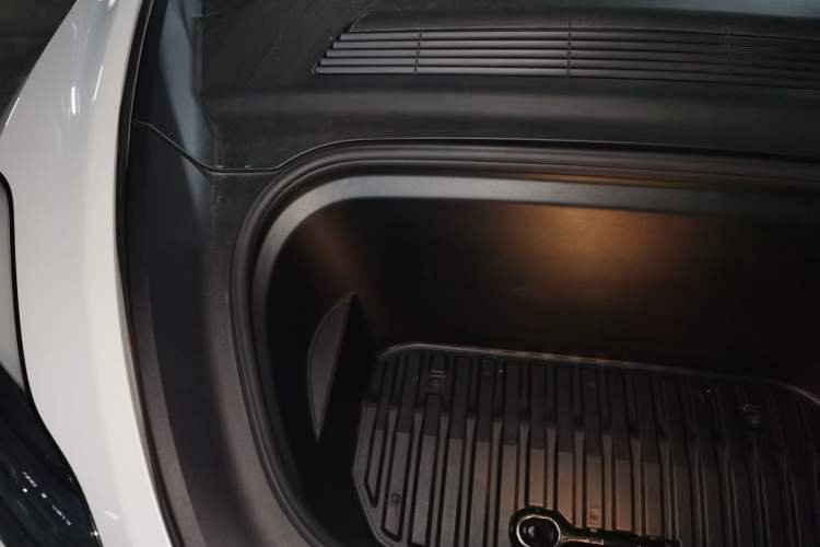 Used Tesla Model Y 2022 Rear-Wheel-Drive Version Engine Bay Right