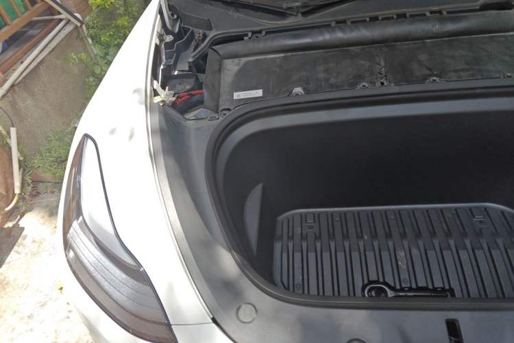 Used Tesla Model Y 2022 Rear-Wheel-Drive Version Engine Bay Right