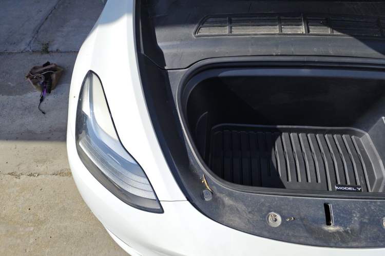 Used Tesla Model Y 2022 Performance High-Performance All-Wheel-Drive Version Engine Bay Right