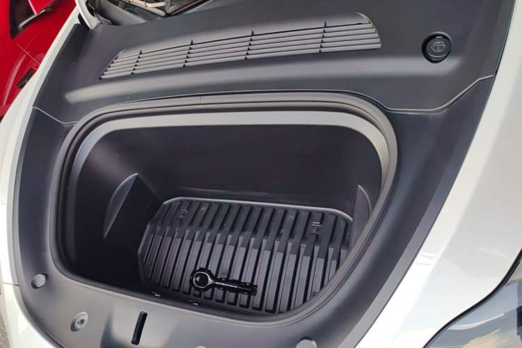 Used Tesla Model Y 2022 Rear-Wheel-Drive Version Engine Bay