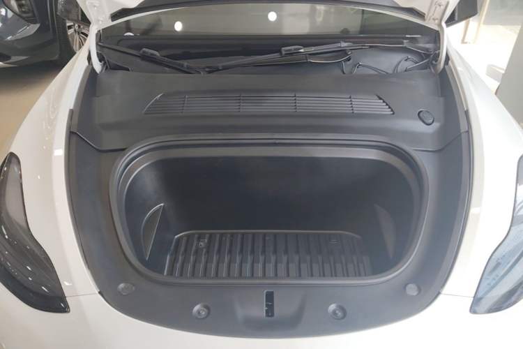 Used Tesla Model Y 2022 Performance High-Performance All-Wheel-Drive Version Engine Bay