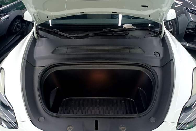 Used Tesla Model Y 2022 Rear-Wheel-Drive Version Engine Bay