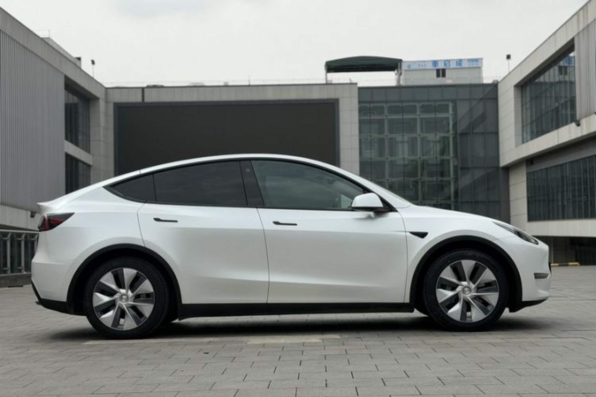 Used Tesla Model Y 2022 Revised Version Long-Range All-Wheel Drive Exterior 12