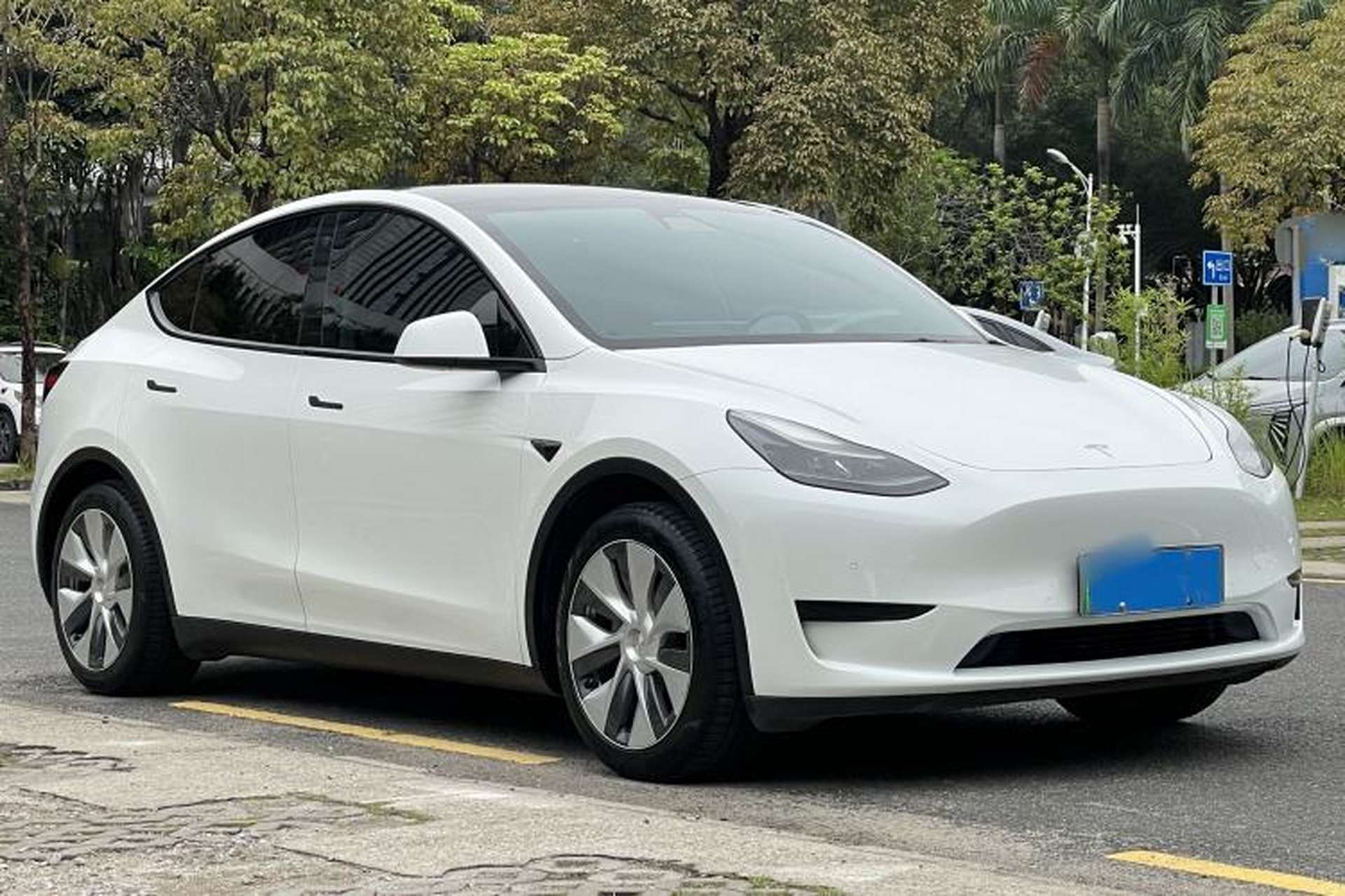 Used Tesla Model Y 2022 Rear-Wheel-Drive Version Exterior 2