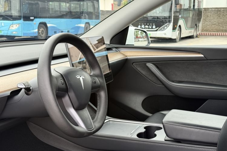 Used Tesla Model Y 2022 Rear-Wheel-Drive Version Exterior 2