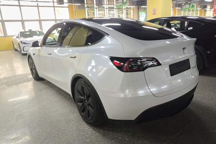 Used Tesla Model Y 2022 Long-Range All-Wheel-Drive Version Exterior 2