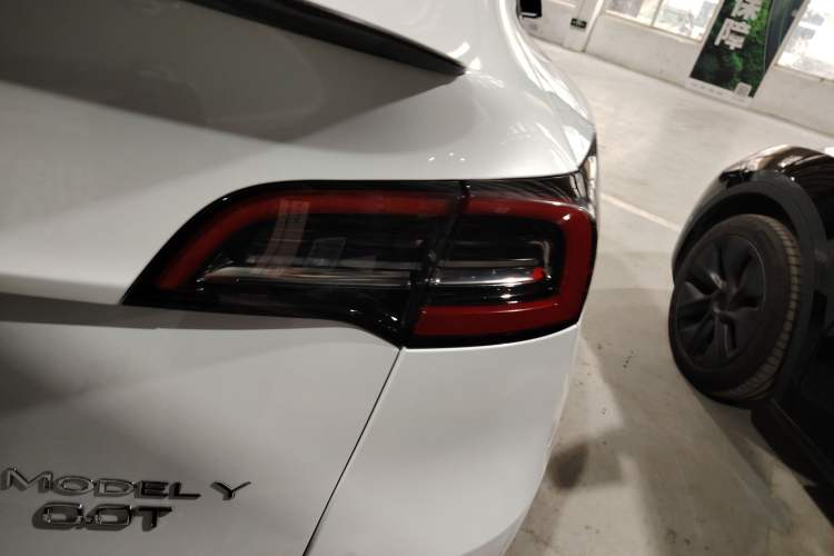 Used Tesla Model Y 2022 Revised Version Long-Range All-Wheel Drive Exterior 3