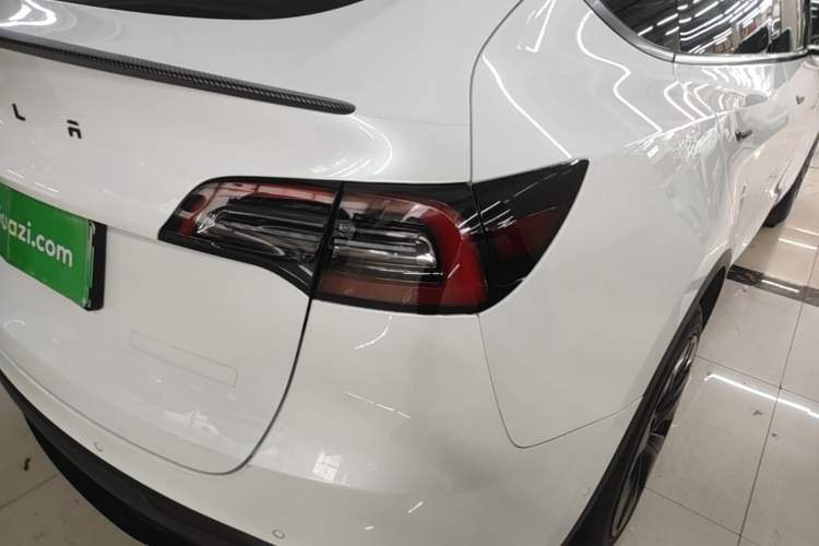 Used Tesla Model Y 2022 Long-Range All-Wheel-Drive Version Exterior 3