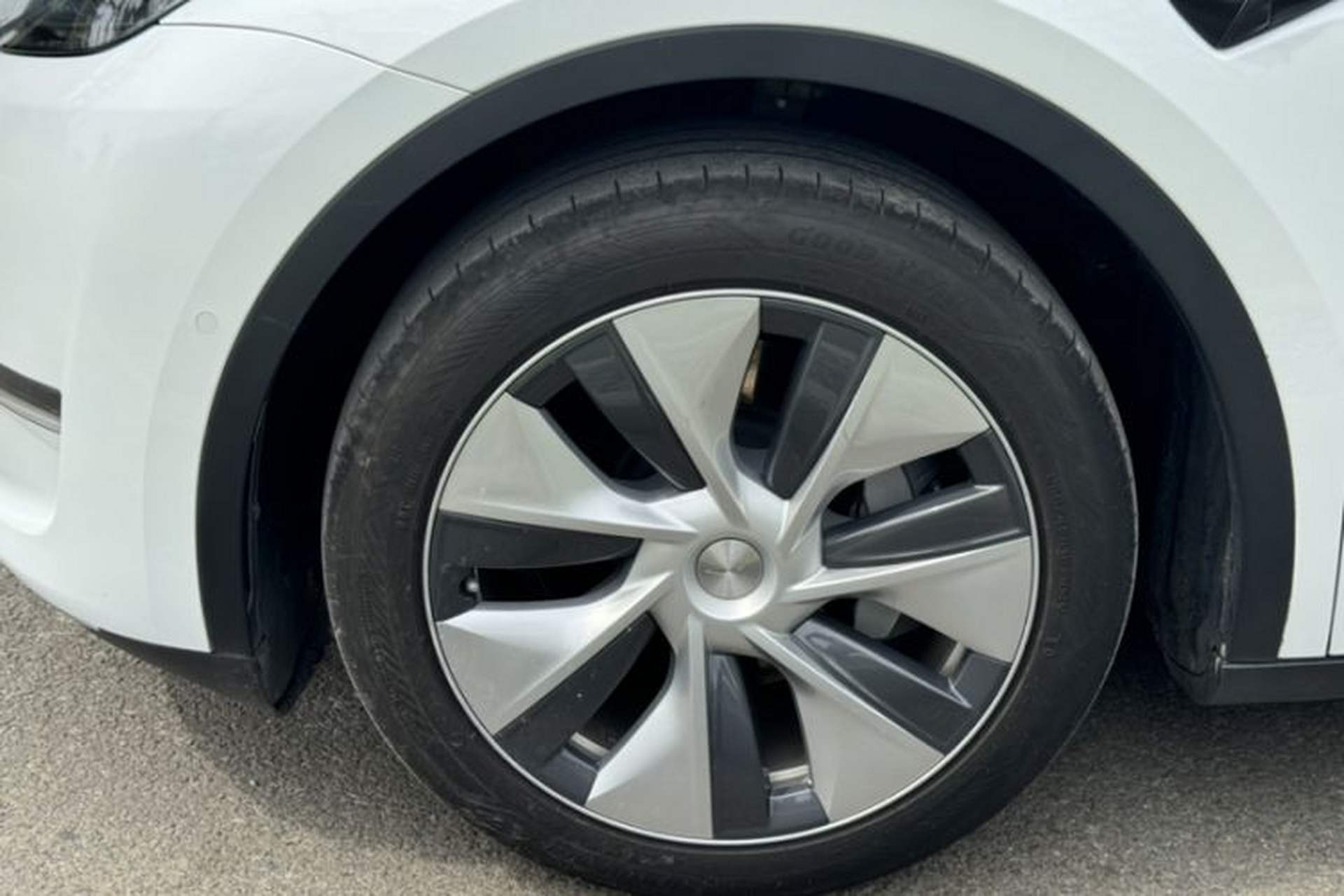 Used Tesla Model Y 2022 Revised Version Long-Range All-Wheel Drive Exterior 3