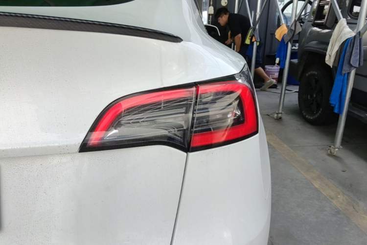 Used Tesla Model Y 2022 Long-Range All-Wheel-Drive Version Exterior 3