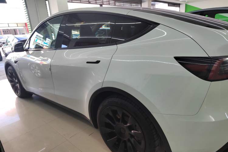 Used Tesla Model Y 2022 Revised Version Long-Range All-Wheel Drive Exterior 3