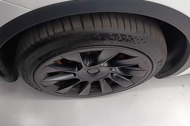 Used Tesla Model Y 2022 Revised Version Rear-Wheel Drive Exterior 4