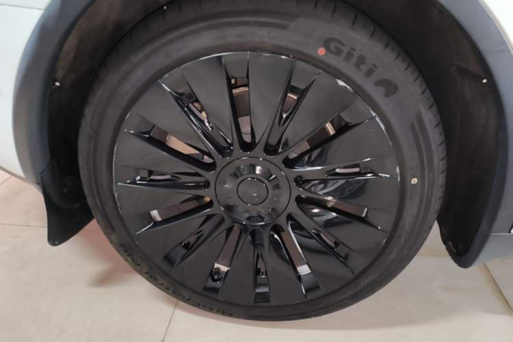 Used Tesla Model Y 2022 Revised Version Rear-Wheel Drive Exterior 5