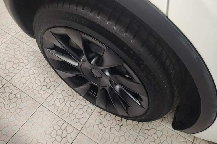 Used Tesla Model Y 2022 Revised Version Long-Range All-Wheel Drive Exterior 5