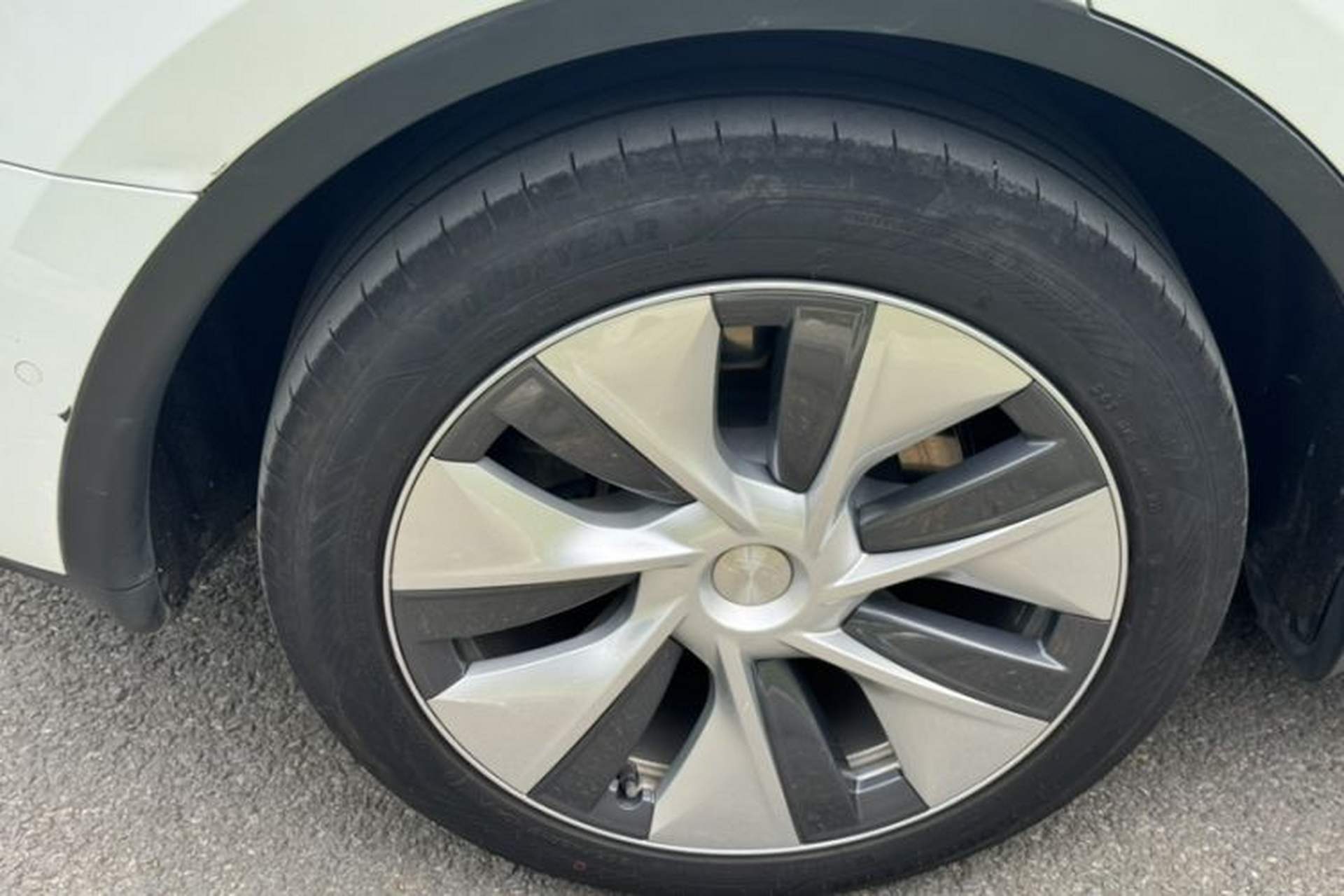 Used Tesla Model Y 2022 Revised Version Long-Range All-Wheel Drive Exterior 5