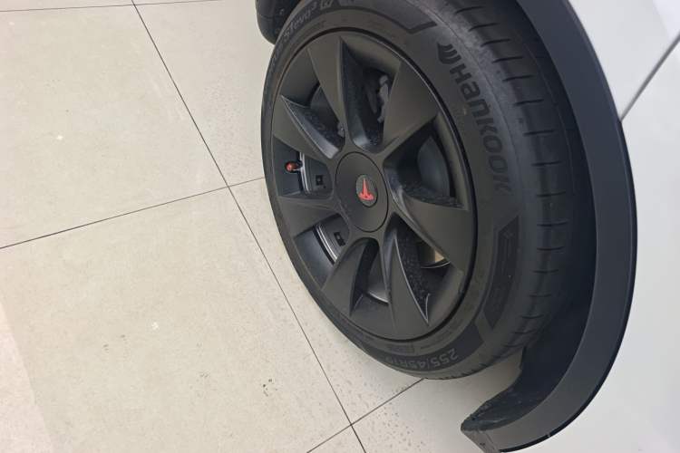 Used Tesla Model Y 2022 Rear-Wheel-Drive Version Exterior 5