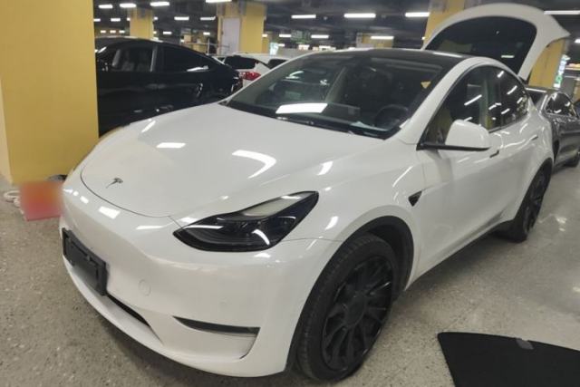 Used Tesla Model Y 2022 Long-Range All-Wheel-Drive Version