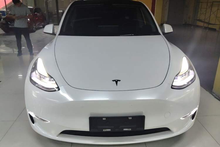 Used Tesla Model Y 2022 Long-Range All-Wheel-Drive Version Front