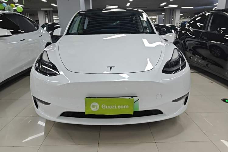 Used Tesla Model Y 2022 Long-Range All-Wheel-Drive Version Front
