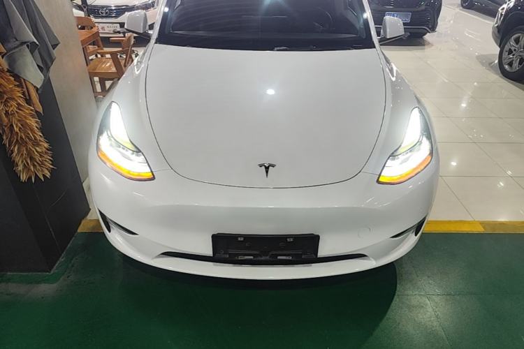 Used Tesla Model Y 2022 Long-Range All-Wheel-Drive Version Front