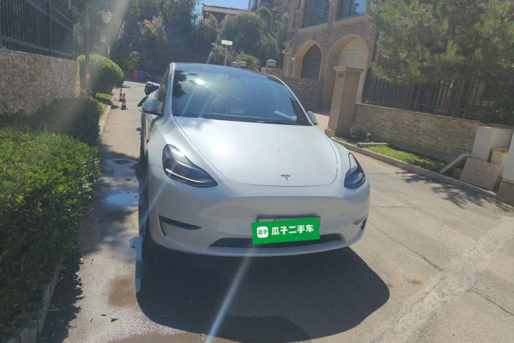 Used Tesla Model Y 2022 Long-Range All-Wheel-Drive Version Front