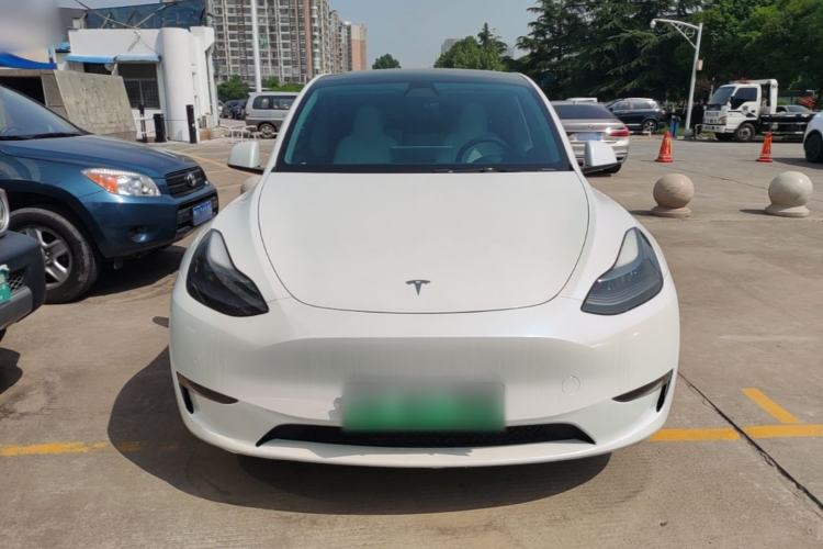 Used Tesla Model Y 2022 Long-Range All-Wheel-Drive Version Front