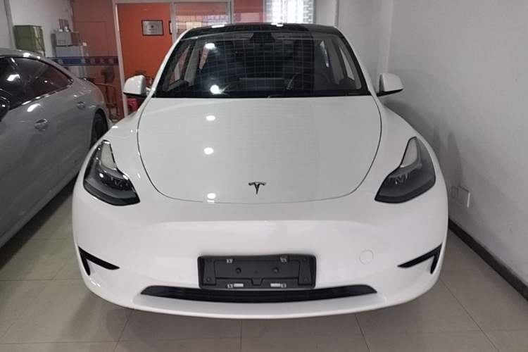 Used Tesla Model Y 2022 Rear-Wheel-Drive Version Front