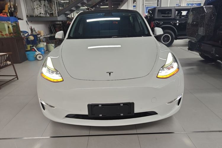Used Tesla Model Y 2022 Long-Range All-Wheel-Drive Version Front