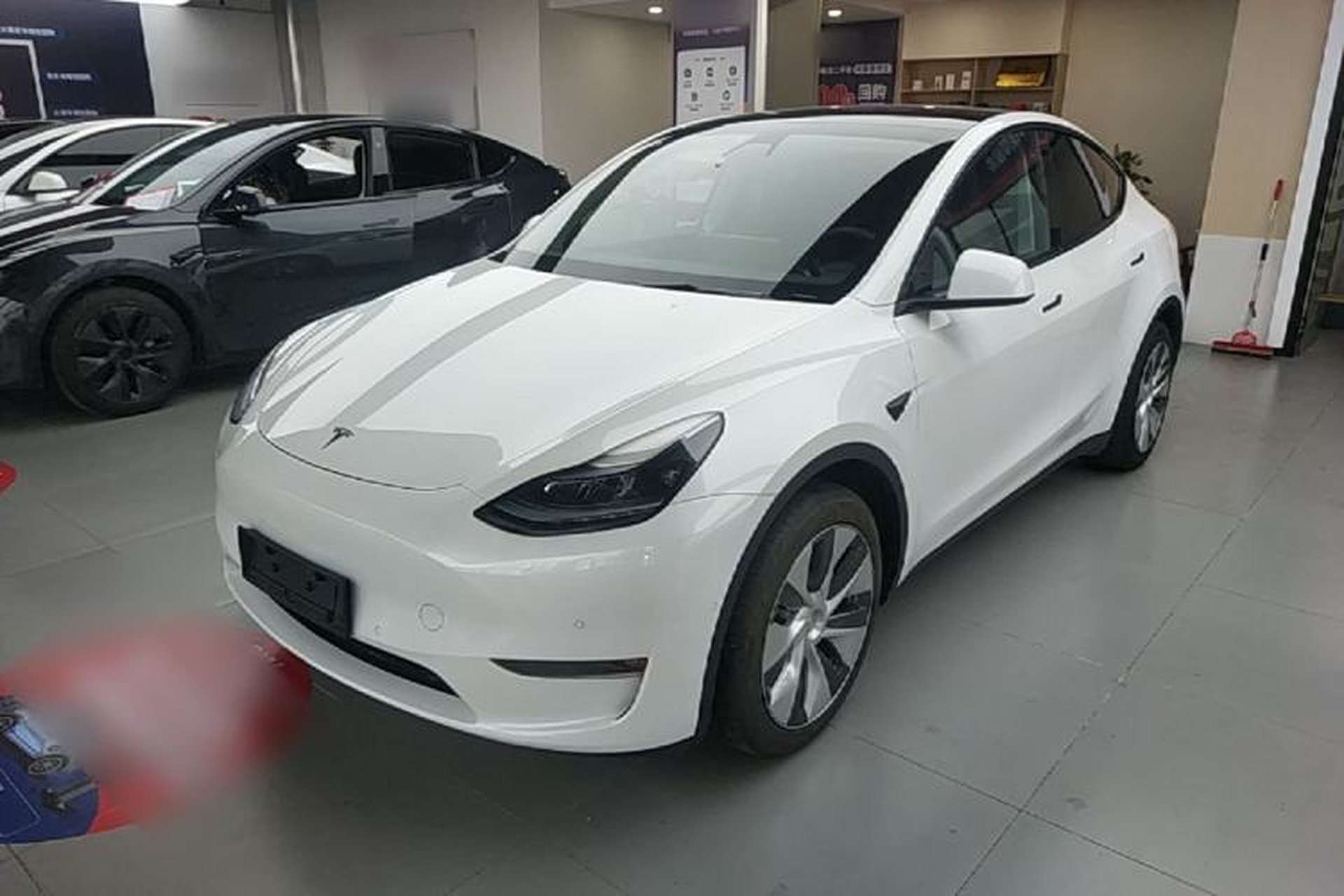 Used Tesla Model Y 2022 Revised Version Long-Range All-Wheel Drive Front Left 45 Deg