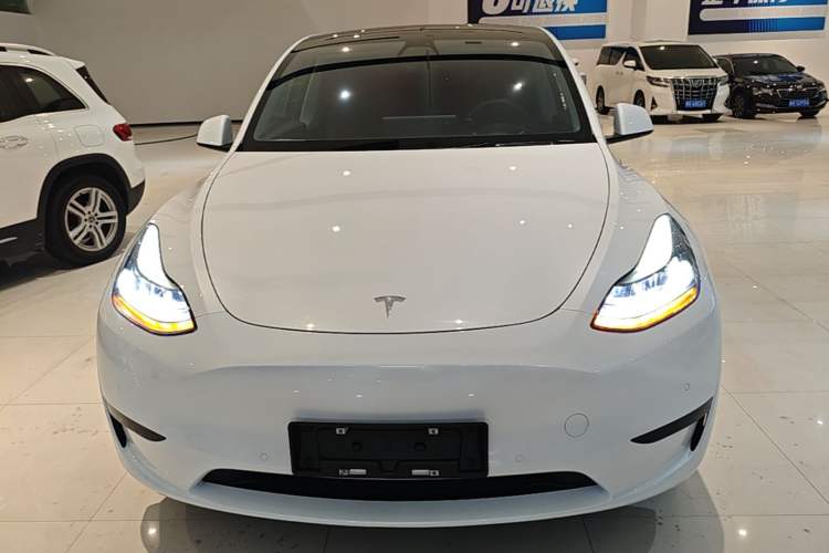 Used Tesla Model Y 2022 Rear-Wheel-Drive Version Front