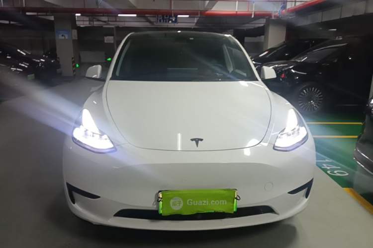 Used Tesla Model Y 2022 Rear-Wheel-Drive Version Front