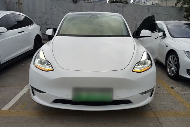 Used Tesla Model Y 2022 Long-Range All-Wheel-Drive Version Front