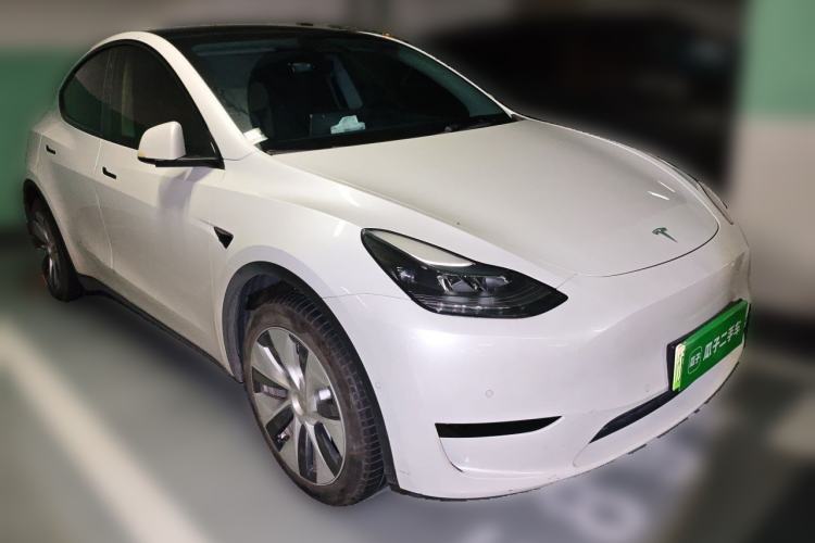 Used Tesla Model Y 2022 Rear-Wheel-Drive Version Front Right 45 Deg
