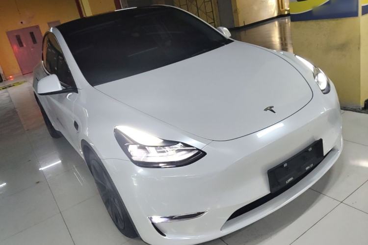 Used Tesla Model Y 2022 Long-Range All-Wheel-Drive Version Front Right 45 Deg