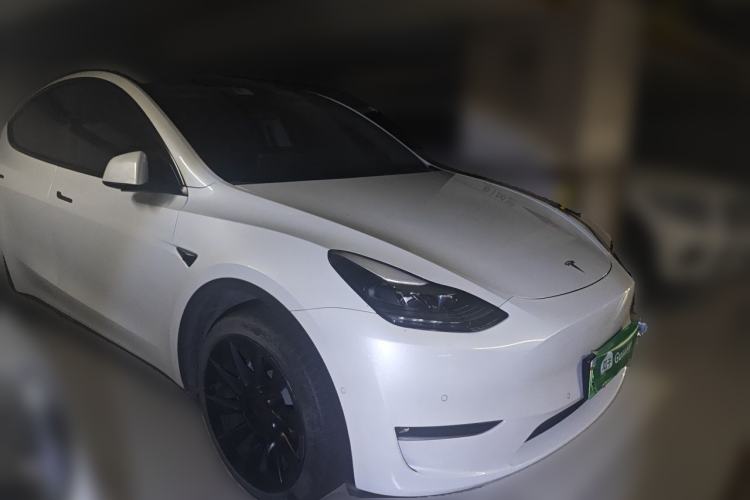 Used Tesla Model Y 2022 Long-Range All-Wheel-Drive Version Front Right 45 Deg