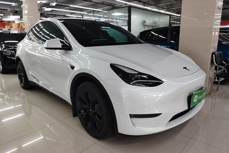 Used Tesla Model Y 2022 Long-Range All-Wheel-Drive Version Front Right 45 Deg