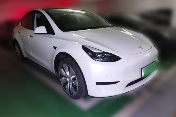 Used Tesla Model Y 2022 Rear-Wheel-Drive Version Front Right 45 Deg