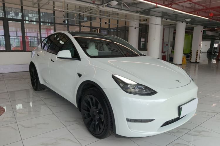 Used Tesla Model Y 2022 Long-Range All-Wheel-Drive Version Front Right 45 Deg