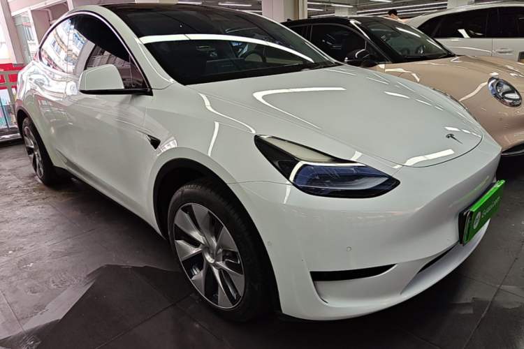 Used Tesla Model Y 2022 Rear-Wheel-Drive Version Front Right 45 Deg