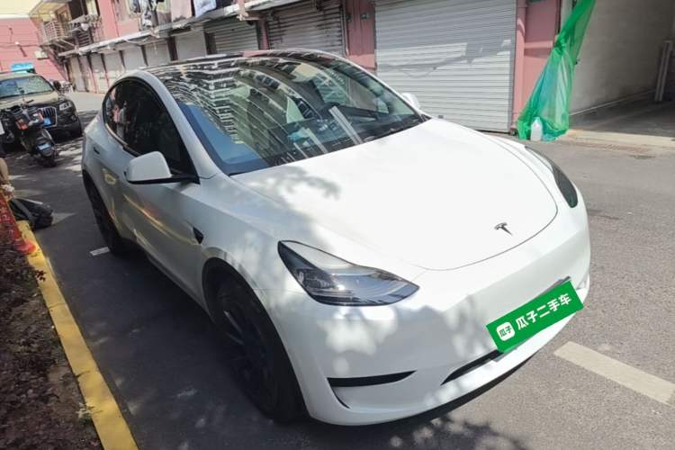 Used Tesla Model Y 2022 Rear-Wheel-Drive Version Front Right 45 Deg