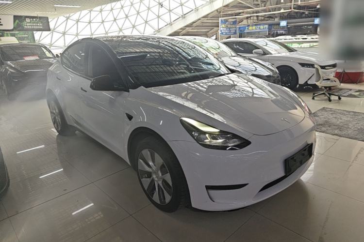 Used Tesla Model Y 2022 Long-Range All-Wheel-Drive Version Front Right 45 Deg