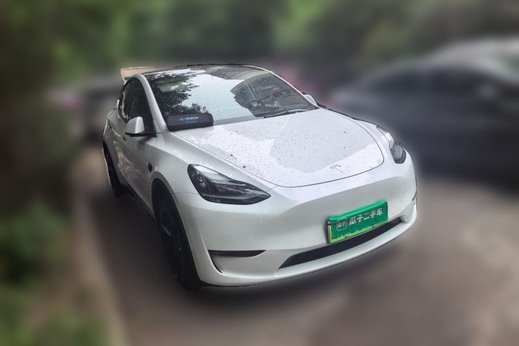 Used Tesla Model Y 2022 Long-Range All-Wheel-Drive Version Front Right 45 Deg