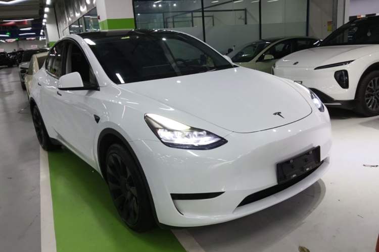 Used Tesla Model Y 2022 Rear-Wheel-Drive Version Front Right 45 Deg
