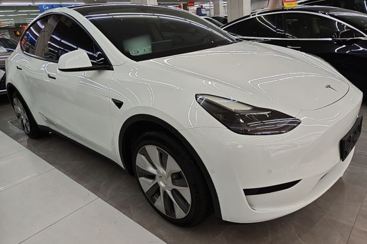 Used Tesla Model Y 2022 Rear-Wheel-Drive Version Front Right 45 Deg