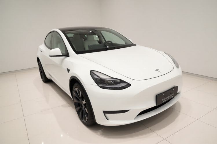 Used Tesla Model Y 2022 Rear-Wheel-Drive Version Front Right 45 Deg