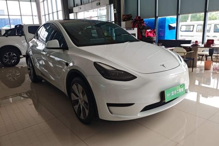 Used Tesla Model Y 2022 Rear-Wheel-Drive Version Front Right 45 Deg