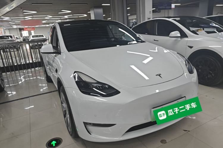 Used Tesla Model Y 2022 Long-Range All-Wheel-Drive Version Front Right 45 Deg